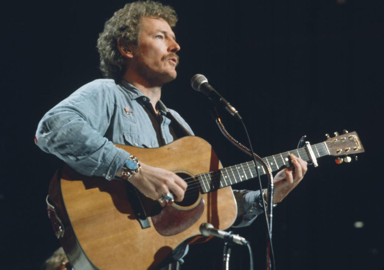 Gordon Lightfoot – “Sundown” (1974)